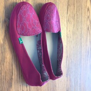 Sanuk Women’s pink shoes size 9